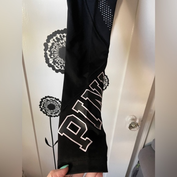 VS PINK Ultimate high-waisted legging in black and white, size s - Picture 9 of 9